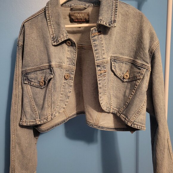 Cropped Jean Jacket -plus size 2 - Picture 2 of 5